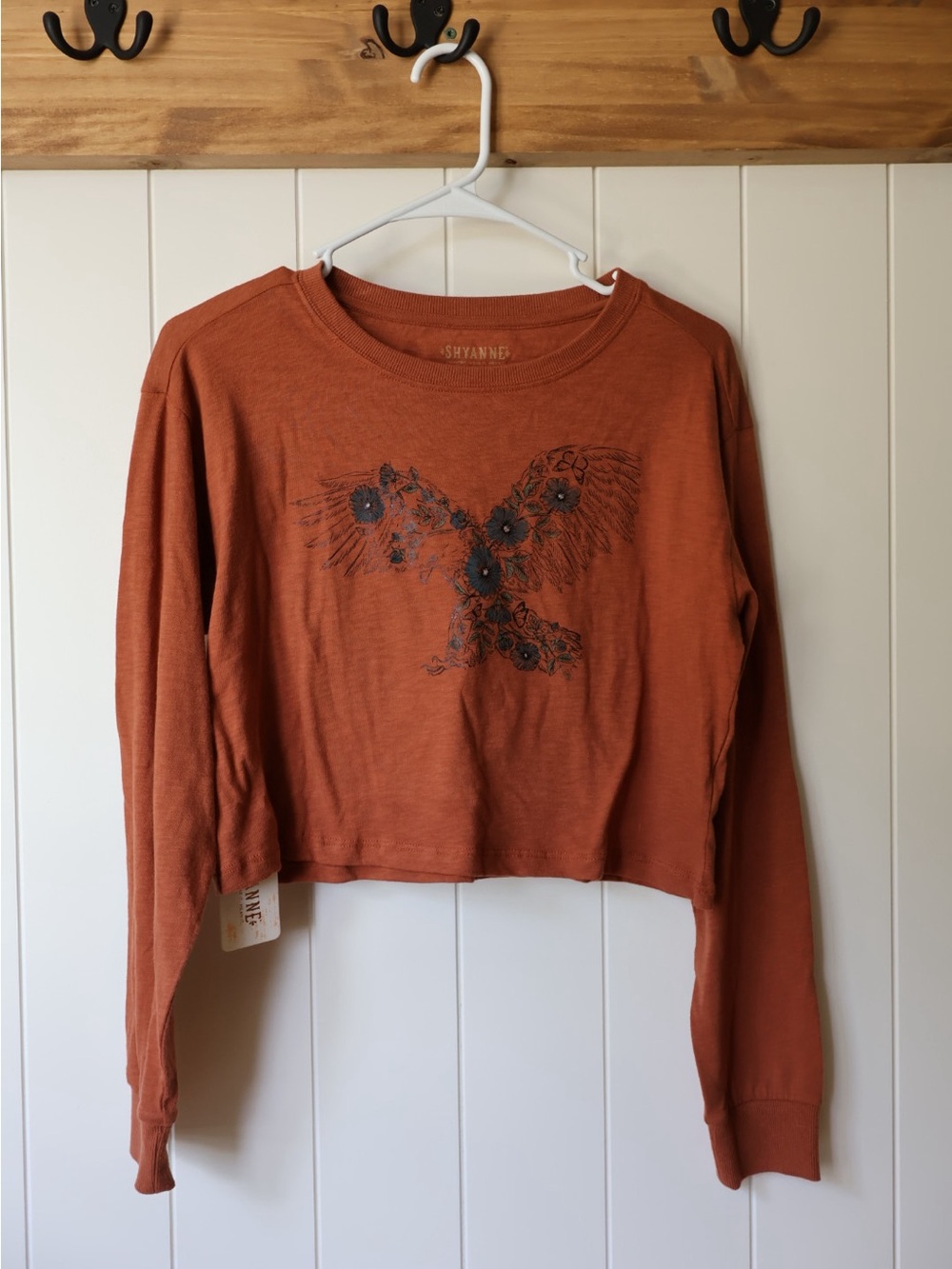 Shyanne Women's Rust Eagle Floral Crop Long-Sleeve Top NEW WITH TAGS SZ XS